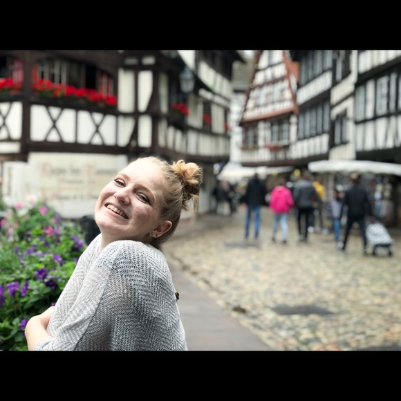 Meet Your Posher, Bailey - Picture 2 of 3